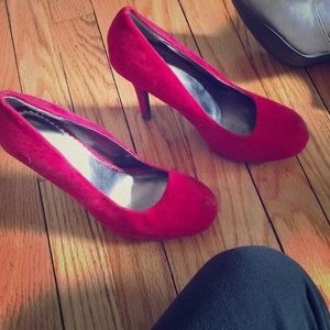 Adorable red heals